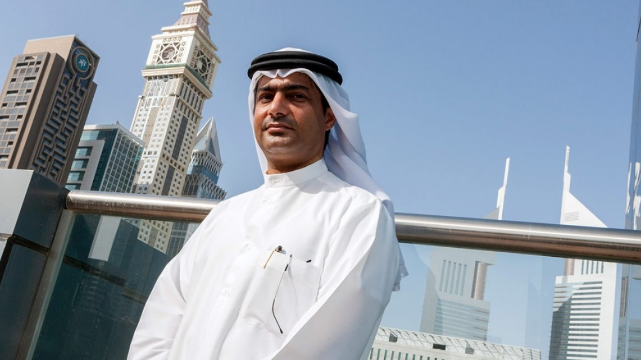 "مارتن إينالز" تحث الإمارات على رفع حظر السفر عن أحمد منصور